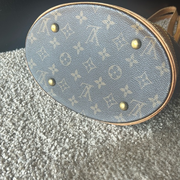 Authentic Louis Vuitton Petite Bucket Bag (PM) - Picture 5 of 16
